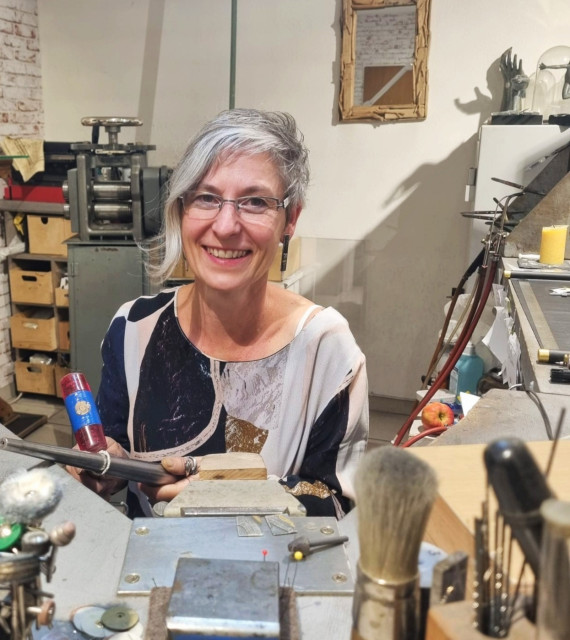 Hoch kreativ - Trauringe & Goldschmiedekurse, Trauringe Volkertshausen, Kontaktbild