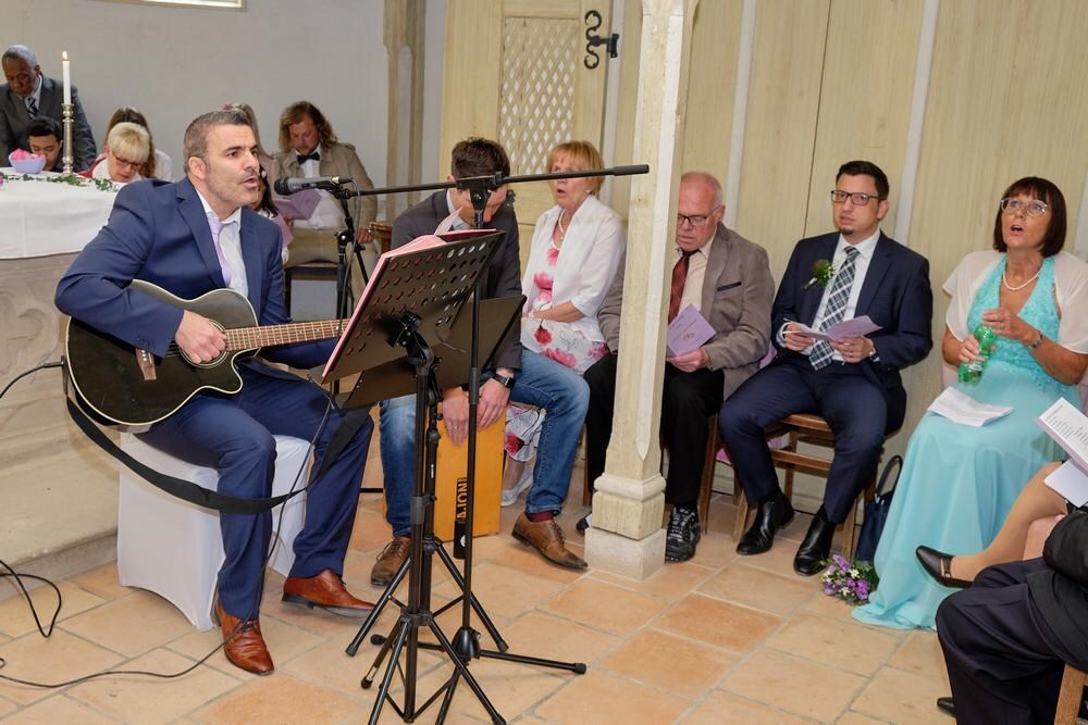 Hochzeitssänger Andreas Lutsch singt live