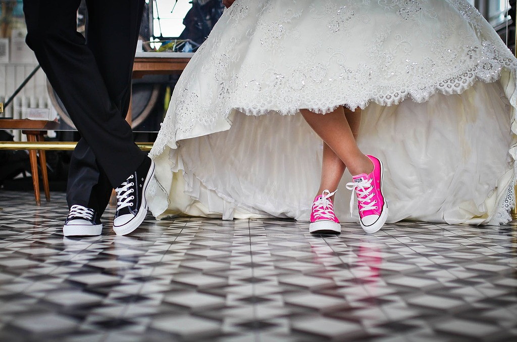 Brautpaar in Chucks